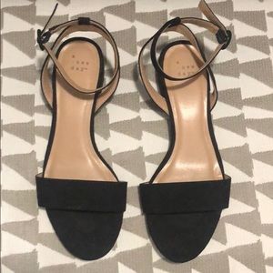 Black ankle strap flat Sandals sz 8.5